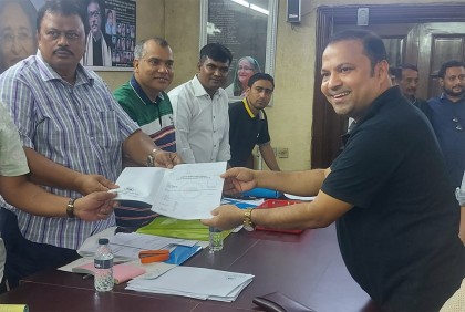 ফারুকের আসনে মনোনয়ন ফরম কিনলেন সিদ্দিক

