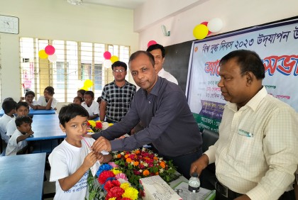 মেধাবী জাতি গঠনে গোপালগঞ্জে ৫০০ শিশুকে দুধ পান