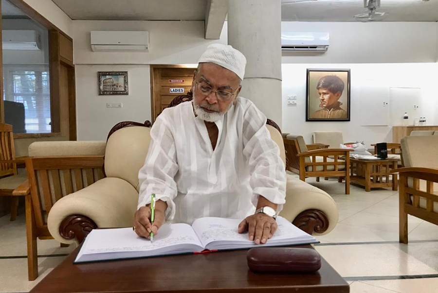 বঙ্গবন্ধুর সমাধিতে সাবেক প্রতিমন্ত্রী অধ্যাপক রফিকুল ইসলামের শ্রদ্ধা 