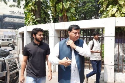 দুদক কার্যালয়ে গাজীপুরের সাবেক মেয়র জাহাঙ্গীর
