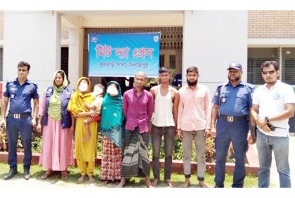 আসামি ধরতে গিয়ে হামলার
 শিকার ৬ পুলিশ সদস্য, গ্রেফতার ৫