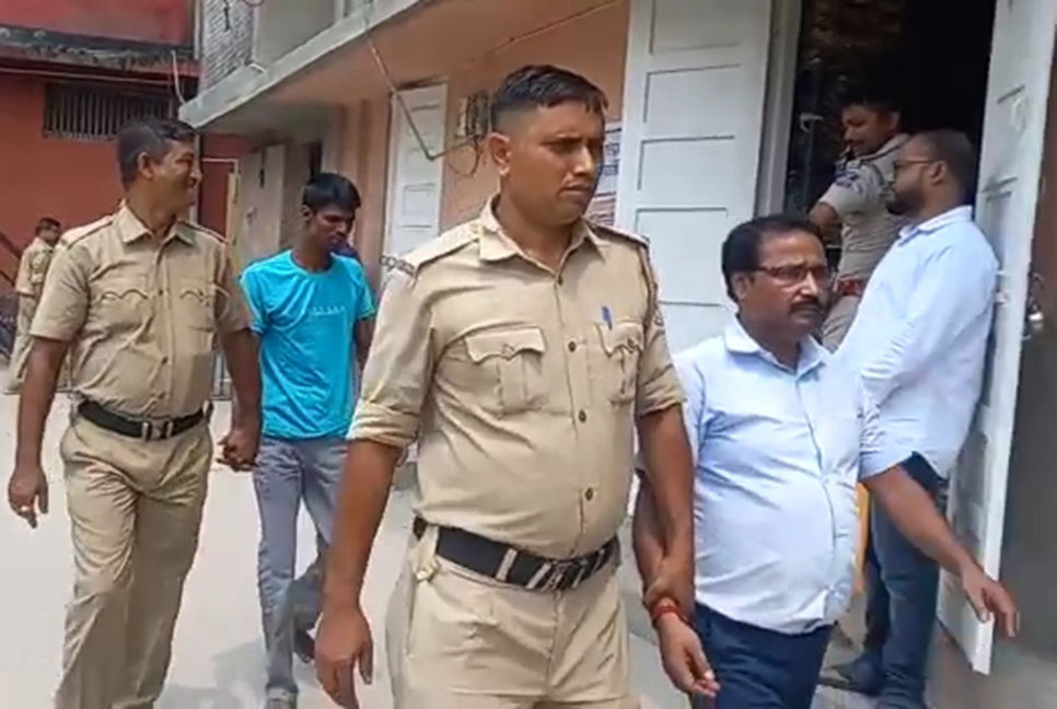 বাংলাদেশ থেকে কলকাতায় পাচারকালে দেড় কোটি রুপির স্বর্ণ জব্দ