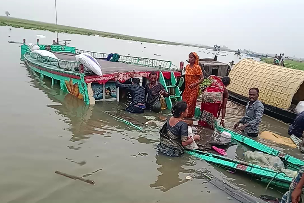 নাসিরনগরে নদীতে নৌকা ডুবে শিশুর মৃত্যু