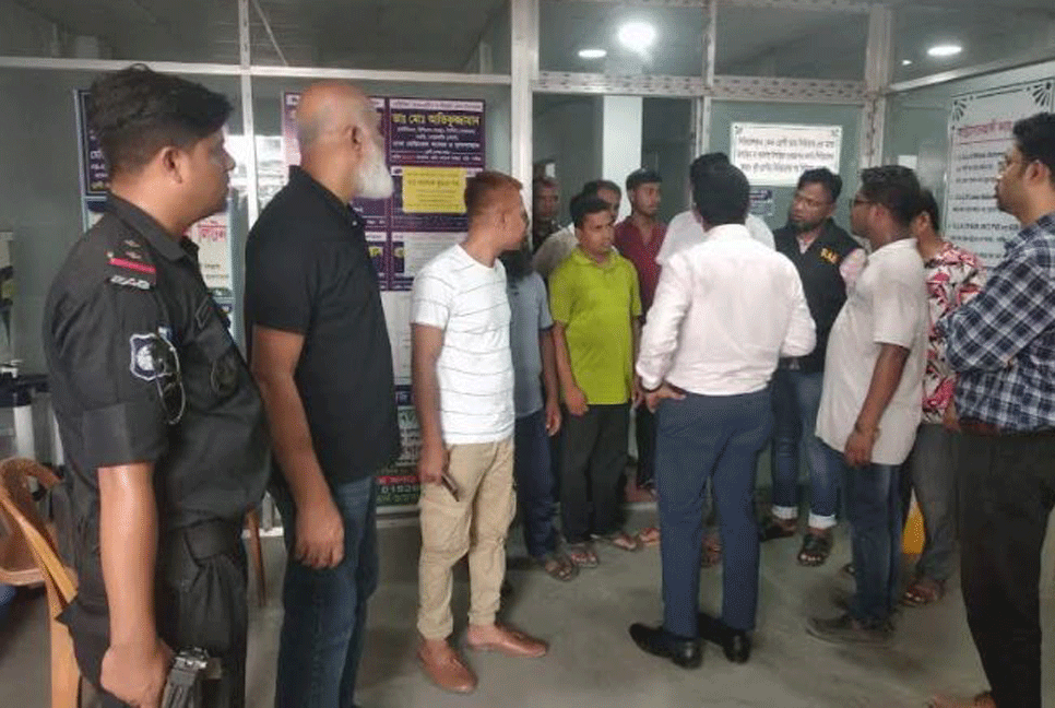 গাজীপুরে ডায়াগনস্টিক সেন্টারে র‍্যাবের অভিযান