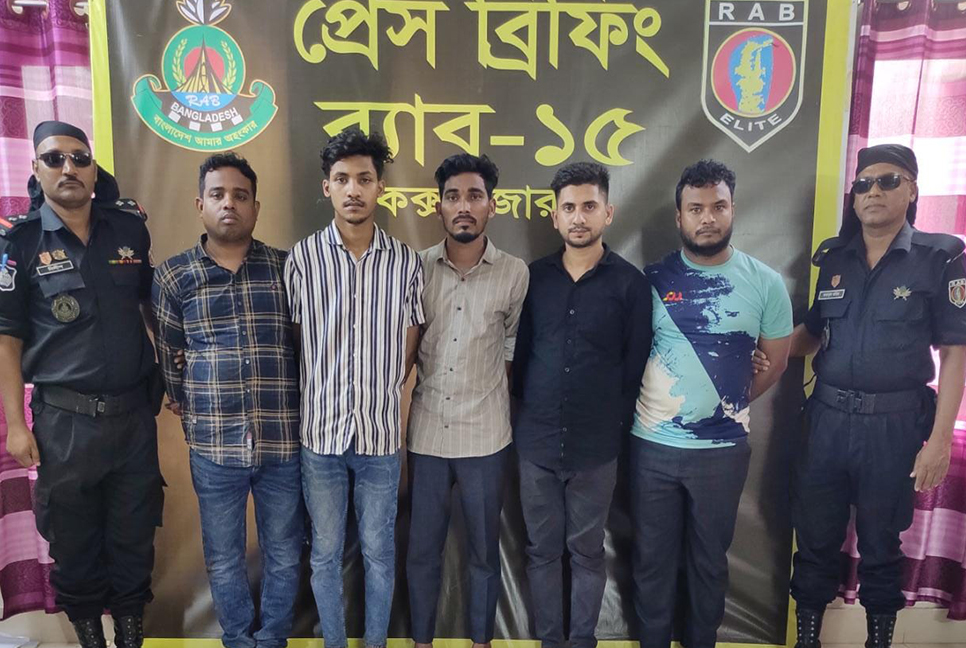 মোবাইলের আইএমইআই পরিবর্তন চক্রের ৫ সদস্য গ্রেফতার