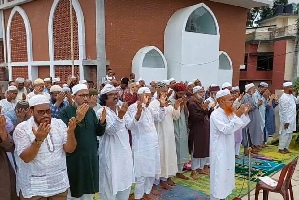 বৃষ্টির জন্য মৌলভীবাজারে বিশেষ নামাজ আদায়