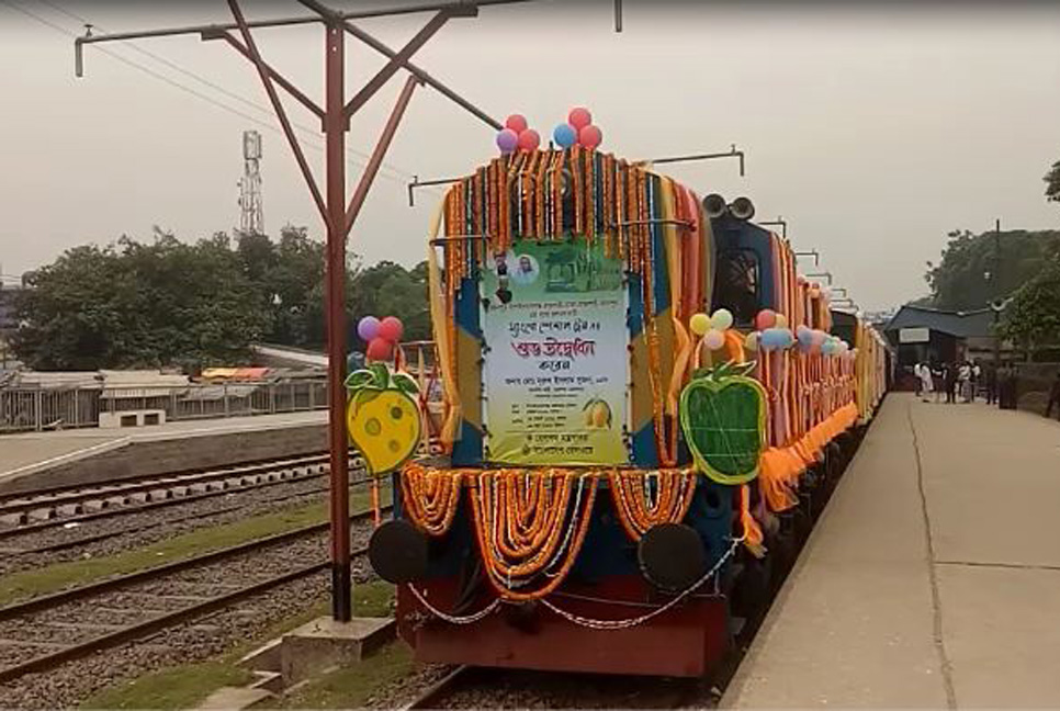 চাঁপাইনবাবগঞ্জ-ঢাকা ম্যাংগো স্পেশাল ট্রেন চালু

