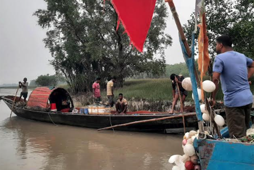 সুন্দরবনে ১৮ জেলে আটক