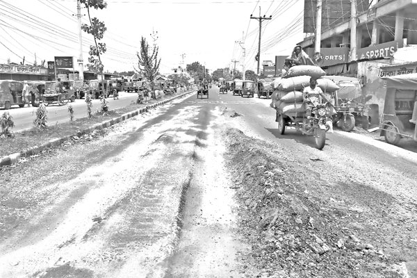 ফের দেবে গেল কুষ্টিয়া-রাজবাড়ী মহাসড়ক
