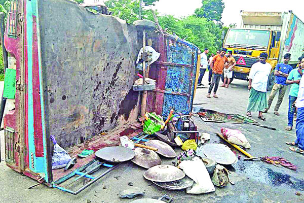 জীবনযুদ্ধে বেরিয়ে নিহত ১৪