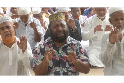 বৃষ্টি প্রার্থনা করে জামালপুরে নামাজ ও দোয়া
