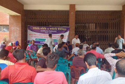 জাবিতে প্রশাসনিক ভবন অবরোধ, তালা কেটে অফিসে ঢুকলেন উপাচার্য