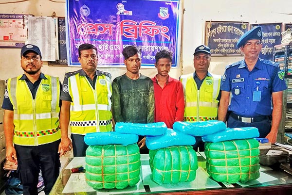 ঢাকা-চট্টগ্রাম মহাসড়কে ২০ কেজি গাঁজাসহ আটক ২