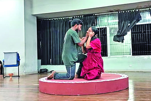 বাতিঘরের নতুন নাটক