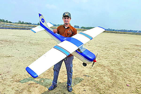 ২ শতাধিক মডেল তৈরি করেছেন আশির