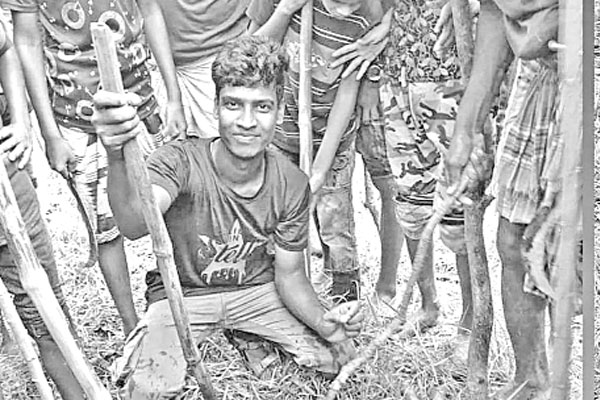 ফসল রক্ষায় নির্ঘুম রাত