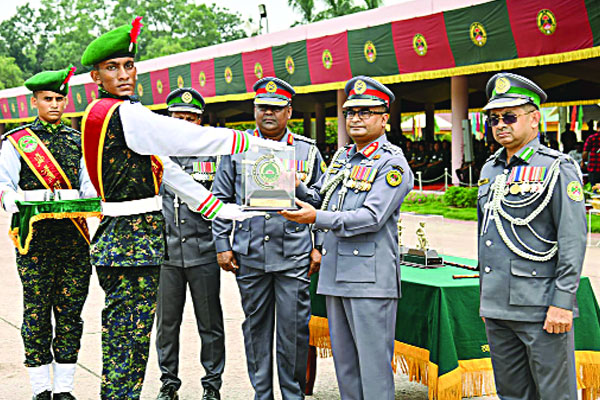 গাজীপুরে ব্যাটালিয়ন আনসারদের প্রশিক্ষণ সমাপনী কুচকাওয়াজ