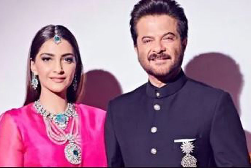 সোনমের জন্য খোলা চিঠি অনিলের, জবাবে যা লিখলেন মেয়ে