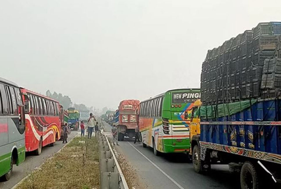 বঙ্গবন্ধু সেতু‌ মহাসড়কে ১৪ কিলোমিটার যানজট