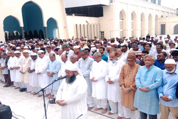 বায়তুল মোকাররমে সিরাজুল আলম খানের জানাজা সম্পন্ন