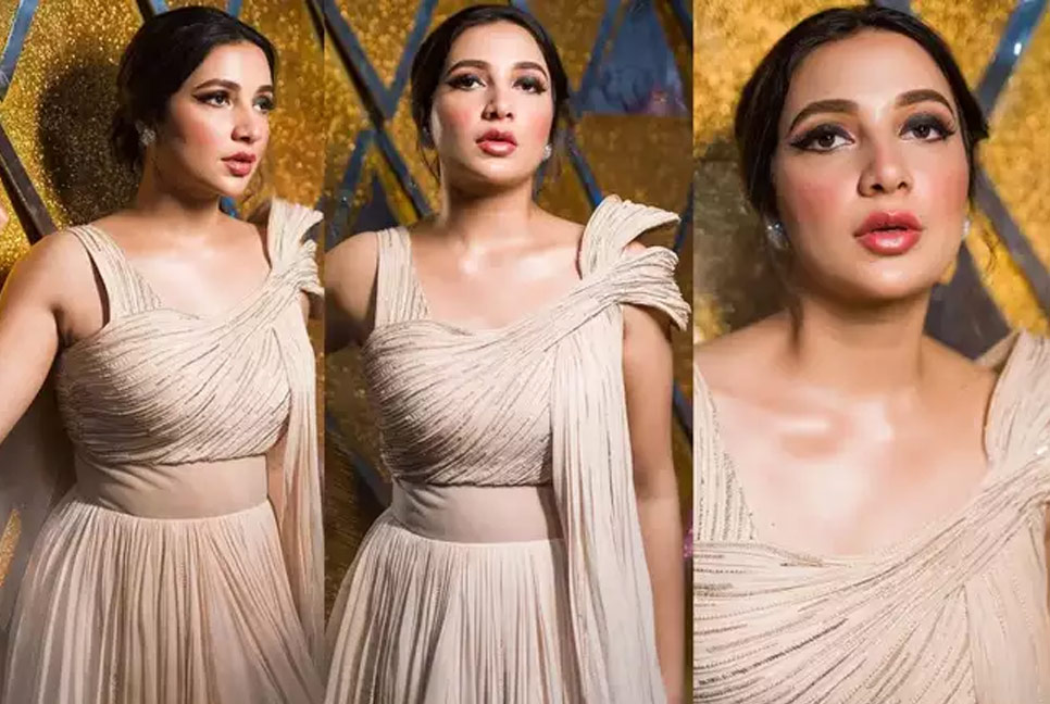 সার্জারি করে তোপের মুখে অভিনেত্রী!