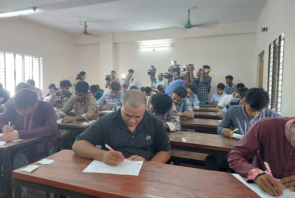 রংপুরে ছাত্রলীগের পদ প্রত্যাশীদের পরীক্ষা