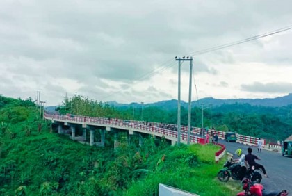 স্বস্তির বৃষ্টিতে ভিজল পাহাড়