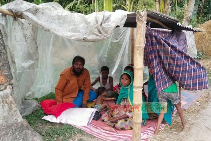 ঝুপড়ি ঘরে তিন রাত একটি পরিবার, উদ্ধার করলেন ইউএনও