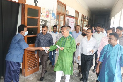 রাজশাহীতে নৌকার পক্ষে গণসংযোগ করলেন মোস্তফা জালাল মহিউদ্দিন