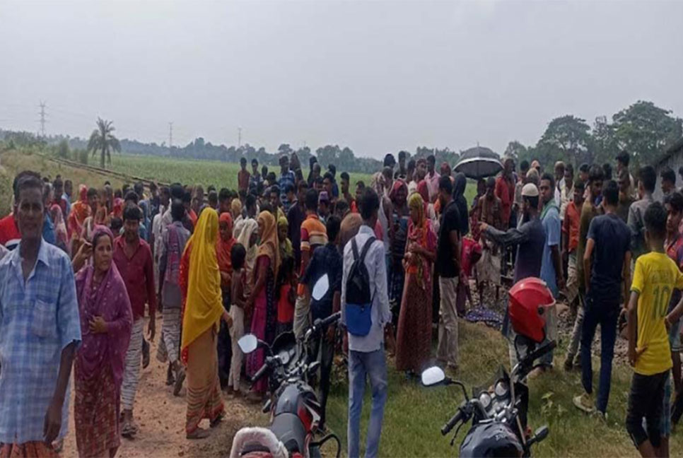 ট্রেনের সাথে ধাক্কায় মোটরসাইকেল আরোহী স্বামী-স্ত্রী নিহত