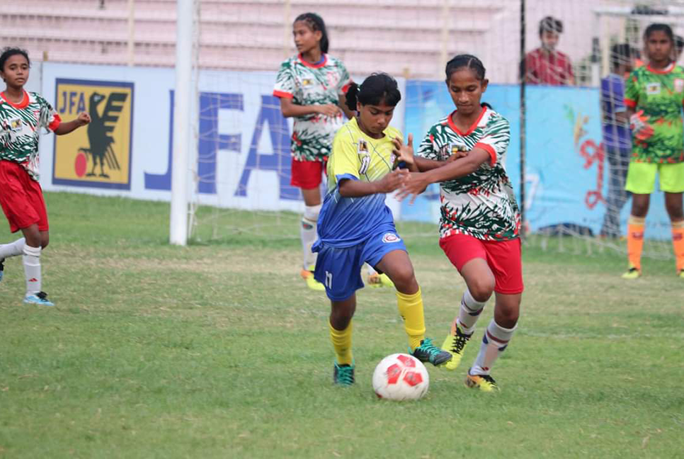 ফেনীকে ৬-০ গোলে হারালো রংপুরের মেয়েরা   