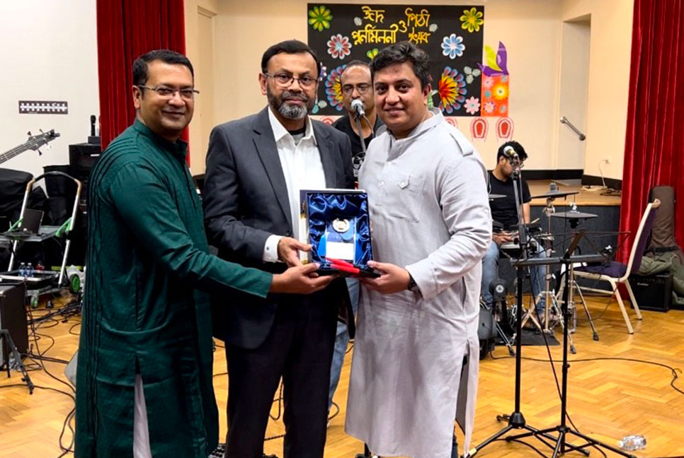 সিডনিতে প্রবাসী সাংবাদিককে সম্মাননা
