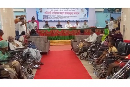মেহেরপুরে প্রতিবন্ধীদের মাঝে হুইল চেয়ার বিতরণ