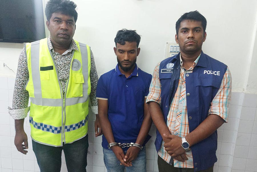 দুমকিতে গৃহবধূকে পুড়িয়ে হত্যা, দুলাভাই আটক