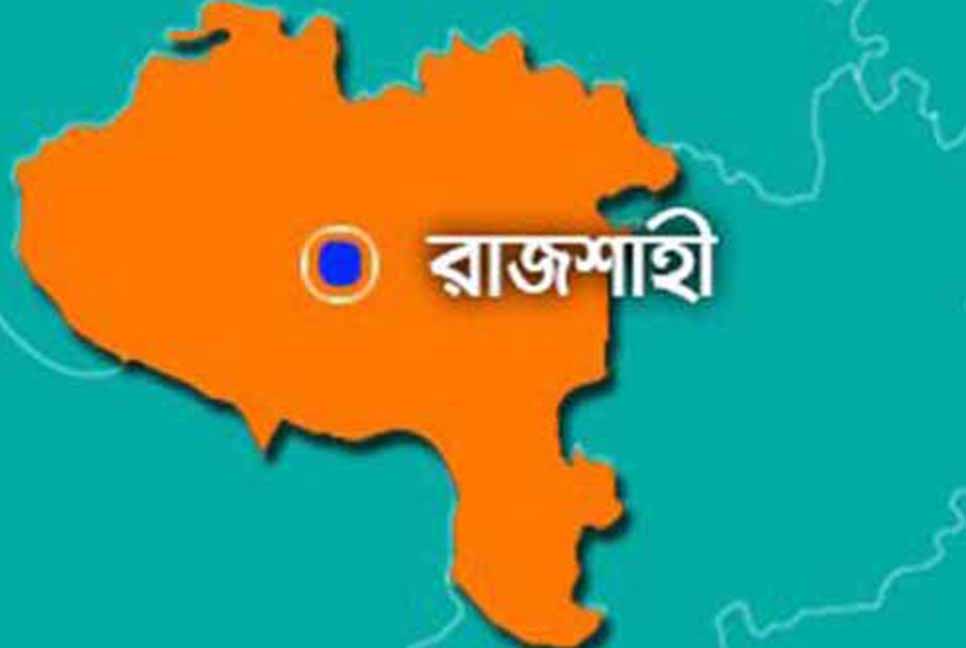 রেল স্টেশনের ডিপো থেকে তেল পাচারকালে হাতেনাতে ধরা