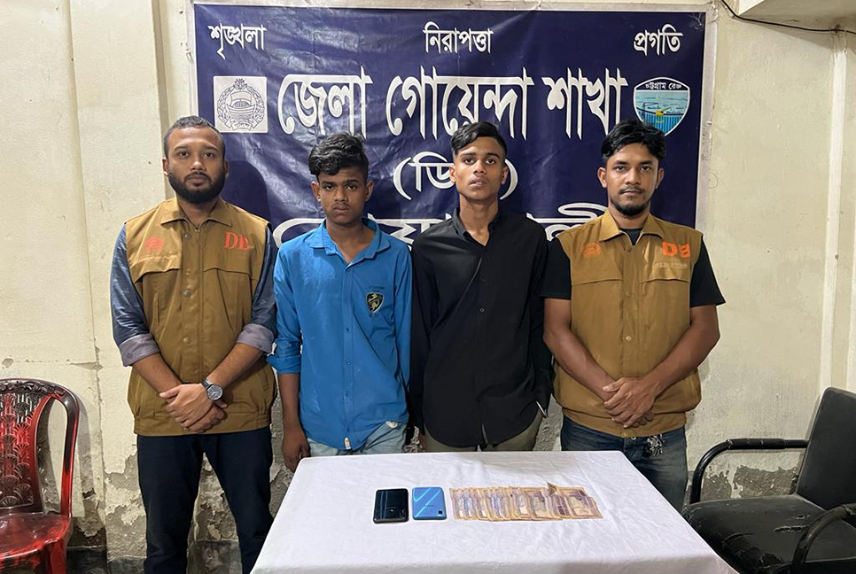 নোয়াখালীতে অশ্লীল ভিডিও ধারণ করে টাকা আদায়, গ্রেফতার ২
