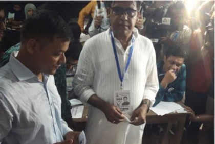 আঙুলের ছাপ মেলেনি, তবে ভোট দিয়েছেন জাপার মেয়রপ্রার্থী ইকবাল