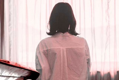 সন্দেহের বশে ‘লিভ-ইন’ সঙ্গীকে কোপালেন তরুণী!