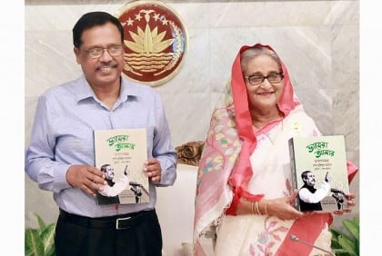 ‘ভায়েরা আমার’ বইয়ের মোড়ক উন্মোচন করলেন প্রধানমন্ত্রী