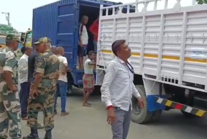বেনাপোল দিয়ে ভারতে গেল প্রধানমন্ত্রীর উপহারের আম