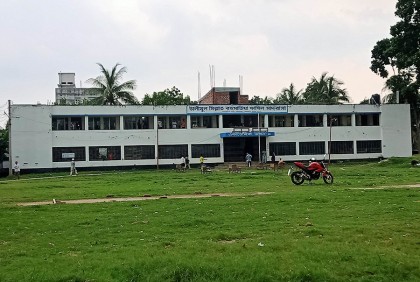 খুলনার আকাশে কালো মেঘ, কমেছে ভোটার উপস্থিতি