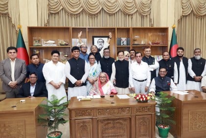 আওয়ামী লীগ ক্ষমতায় আছে বলেই দেশ এগিয়ে যাচ্ছে: প্রধানমন্ত্রী
