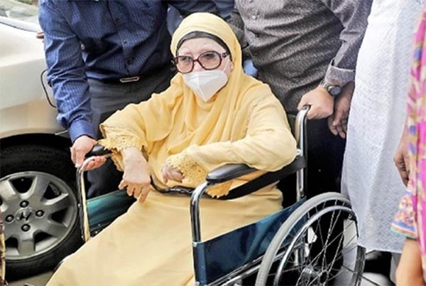 খালেদা জিয়ার পরীক্ষা-নিরীক্ষা চলছে: অধ্যাপক জাহিদ হোসেন