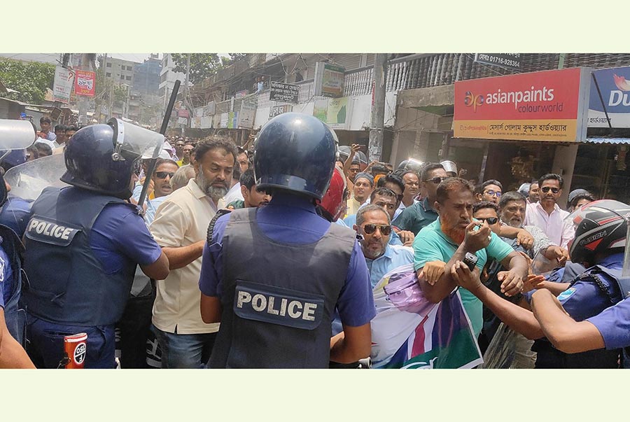 ফরিদপুরে বিএনপির পদযাত্রায় পুলিশের বাধা