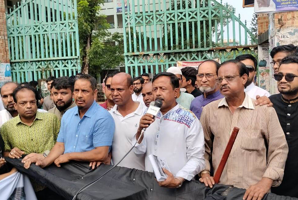 মাস্টারপ্ল্যান করবেন আনোয়ারুজ্জামান, অপপ্রচারের অভিযোগ বাবুলের