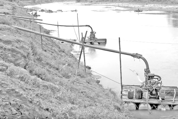 অবৈধ বালু তোলার ধুম