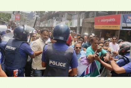 ফরিদপুরে বিএনপির পদযাত্রায় পুলিশের বাধা