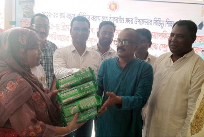 ঠাকুরগাঁওয়ে শিক্ষাপ্রতিষ্ঠান ও দরিদ্রদের মাঝে বিভিন্ন উপকরণ বিতরণ