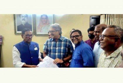 ঢাকা-১৭ আসনের মনোনয়নপত্র গ্রহণ করলেন মোহাম্মদ এ আরাফাত