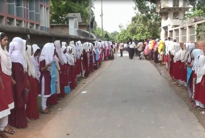 স্কুলছাত্রকে পিটিয়ে হত্যা, আসামিদের গ্রেফতারের দাবিতে মানববন্ধন
